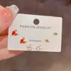 Moda Japonesa Coreana Dulce Versátil Conejo Zanahoria Juego de Tres Piezas de Pendientes Exquisitos Pequeños Pendientes para el Viaje Diario Venta al Por Mayor