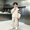 Traje de Primavera Otoño Invierno para Niños 2026 Nuevo Otoño Niños Ropa Deportiva Elegante Bebé Genial Conjunto Deportivo de Dos Piezas Moderno