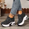 Verão 2025 Exportação Tamanho Grande Elegante Sola Grossa Aumento Interno Jeans Versátil e Confortável Sapatos Casuais Europeus e Americanos