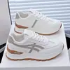 Disponible para dropshipping: Nuevos zapatos deportivos casuales para mujer, de cuero versátil para primavera/otoño, suela gruesa, ligeros
