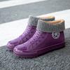 Zapatos de agua de felpa cálidos de algodón de invierno nuevos INS zapatos de lluvia bajos zapatos de moda para mujer zapatos de goma una generación de lote