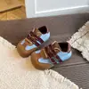 Zapatos de princesa para niñas, colección primavera/otoño 2026, plateados, elegantes zapatos de piel para niños, suela blanda, antideslizantes, adecuados para actuaciones