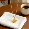 Colar com Pingente de Trevo de Quatro Folhas em Cobre Banhado a Ouro, Pulseira e Brincos no Mesmo Estilo dos Vendidos em Lojas de Ouro, Apresentando um Design de Flor de Trevo de Quatro Folhas da Sorte, Luxo Leve