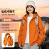 Chaqueta softshell estilo americano con logo, cortavientos con capucha para exteriores, ropa de trabajo corporativa, uniforme para actividad de team-building, prenda exterior unisex