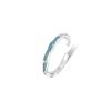 Anillo de pareja en plata de ley 925 en tono menta para hombre y mujer, diseño de nicho, anillo liso de lujo ligero con textura irregular.