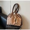 Bolsa Saco Design Retrô para Mulheres 2025 Nova Moda Cordão Grande Capacidade Bolsa de Ombro Popular Bolsa de Axila Tendência