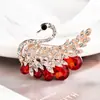 Nova atmosfera da moda broche de pérola feminino liga flor animal corsage broche de diamante fivela de lenço de seda joias atacado