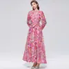Foto Real de un Vestido Estampado de Alta Gama Estilo Francés con Cuello Alto, Mangas Largas, Cintura Ceñida y Falda Evasé, Viene con una Correa