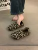 Versión de Cuero Suave~Estilo Wanwan Más Terciopelo Estampado de Leopardo Boca Profunda Zapatos de Piel para Mujer, Uso en Exteriores, Calidez Otoño/Invierno, Mocasines de Moda para el Trabajo