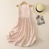 Vestido Feminino Listrado Fino de Gola Redonda com Cintura Marcada e Mangas Curtas Soltas