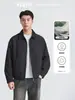 Además, la chaqueta corta de mezclilla patchwork con bloques de color en el cuello, de corte holgado, hombros caídos, casual, con cremallera para hombre, es perfecta para el otoño de 2026.