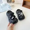 Sapatos Furados Bola de Carvão Preta Desenho Animado Meninas 2026 Verão Novo Estilo Pai-Filho Sapatos Casuais Sandálias Sapatos de Praia