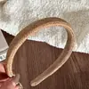 Diadema de trenza de paja para primavera y verano, vintage y versátil, adecuada para vacaciones, diadema de color sólido para la playa, accesorio para el cabello elegante y único con un toque de alta gama
