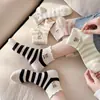 Meias femininas de verão finas respiráveis desodorantes meias ins da moda todas as estações meias sapatilha meias fofas coreanas fabricantes atacado