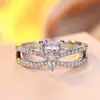 Anillo Femenino Rongxing Estilo Romántico Europeo y Americano Transfronterizo Corazón Piedra Principal Montura de Cuatro Garras Anillo Entrecruzado para Banquete de Propuesta