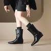 Wei Wei Girl 018-1 Estilo Simples Botas Curtas com Salto Escondido Femininas Versátil Elástico Emagrecedoras Bico Quadrado Botas de Cano Médio