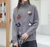 Nuevo Cárdigan de Punto con Estampado de Dibujos Animados Otoño e Invierno 2026, Chaqueta Suéter de Cuello Alto con Cremallera Juvenil y Festiva para Mujer