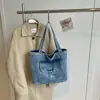 Bolso tote casual texturizado de gran capacidad en mezclilla lavada, nuevo y versátil bolso de mano y bolso de hombro de moda 2026 para mujer