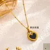 Colar elegante e luxuoso de aço titânio banhado a ouro, requintado e sem cor, para mulheres, combinando com todas as tendências de celebridades da internet, fábrica de correntes para clavícula