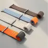 Adequado para pulseiras de Apple Watch: Apple Watch 1-12/Ultra 1-3/SE 3, apresentando um laço de três contas e pulseira magnética de silicone