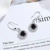 Pendientes Azules de Diamante de Lujo Ligero de Gama Alta Estilo Vintage Europeo y Americano con Diseño Retro y Temperamento Único