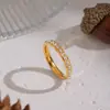 Anillo Cerrado Geométrico Circular Transfronterizo con Diamantes, Exquisita, Moderna y Elegante Joyería de Acero Inoxidable que No se Desvanece para Niñas
