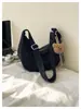 Bolsa de ombro grande capacidade transfronteiriça para mulheres, nova bolsa tote com textura fosca vintage, bolsa de ombro e transversal de nicho fashion