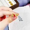 Tienda de Oro Mismo Estilo Arena Dorada Hielo Triturado Chispeante Riqueza Instantánea Moneda de Cobre Pendientes para Mujer Temperamento de Gama Alta Pendientes de Imitación Oro