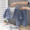 Conjunto de Tres Piezas de Mezclilla con Letras Nuevo para Niños Primavera 2026 Elegante Casual Otoño Moda Infantil Manga Larga