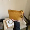 Bolsas de diseño de nicho súper populares transfronterizas para mujer 2026 nuevo popular moda versátil bolso cruzado bolso tote pequeño bolso cubo