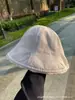 Chapéu de pescador casual com borda desfiada para mulheres, faz o rosto parecer menor, versátil para primavera e verão, proteção solar, estilo casual simples retrô coreano, chapéu bucket desgastado