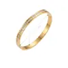 Pulsera de acero inoxidable chapada en oro para mujer, lujo ligero, diseño de cierre, acabado espejo, alto brillo, diseño estrellado, no se decolora, venta al por mayor transfronteriza