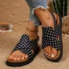 Chinelos Planos Abertos Estilo Coreano/Japonês com Bolinhas de Fada para Mulheres Verão Uso Externo 2026 Novo Estilo Sandálias de Tiras Cruzadas Estilo Resort para Praia