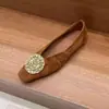 Zapatos de mujer de cuero suave versión 2026 estilo retro coreano hebilla de metal terciopelo, con plataforma para aumentar altura, de corte bajo, slip-on, versátiles para mujer