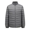 Jaqueta de plumas masculina simples e versátil, leve, novo modelo de inverno, adequada para homens jovens e de meia-idade, jaqueta de plumas quente e moderna