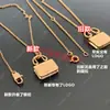 Collar Aijia Kangkang para Mujer con Colgante de Letra H, Chapado en Oro V con Oro Rosa de 18 Quilates, Cadena para Clavícula de Moda Ins de Nicho con Diamantes Completos