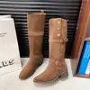 Botas Altas con Hebilla Retro Adelgazantes Botas Largas Nuevas Versátiles Piel Suave Otoño/Invierno Plisadas Punta Redonda 2026 Estilo Wasteland