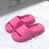 Pantuflas de baño, verano EVA secado rápido, diseño hueco, pantuflas de ducha para interior para hombre, antideslizantes, suela gruesa, pantuflas de pareja
