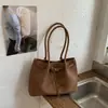 Bolso Tote de Moda Casual de Gran Capacidad y Alto Valor Estilo Nuevo Verano 2026 Bolso de Hombro Relajado para el Trabajo y el Viaje Diario para Mujeres