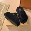 Pantuflas de felpa de algodón cálidas, pantuflas de punta cerrada para mujer, pantuflas peludas de suela gruesa para usar en exteriores, otoño e invierno, zapatos que aumentan la altura para mujeres menudas, nuevo estilo 2026