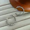 Pendientes Minimalistas Geométricos en Forma de C con Diseño de Resorte, Estética de Diseño de Nicho, Estilo Francés Versátil, Sensación de Alta Gama, Pendientes Versátiles
