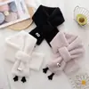 Bufanda Pequeña Blanca Linda para Mujer Invierno Estilo Coreano Felpa Engrosada Resistente al Frío Cruzada al Cuello Piel Sintética de Conejo Rex Bufanda Corta