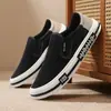 Zapatos de malla transpirables de verano para hombre, nuevos zapatos transpirables para estudiantes varones, zapatos de tela deportivos casuales versátiles de moda estilo coreano para hombre