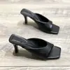 Sandálias de Salto Alto Quadradas Off-White Estilo Francês Retrô da Moda 2026 para Mulheres, Novas Sandálias de Salto Fino Estilo Verão