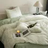 Conjunto de roupa de cama de inverno para bebê estilo luxo: conjunto de quatro peças com capa de edredom e lençol de veludo de leite de pelo curto, com tecido de flanela espessa
