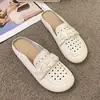 Novidade de Verão Estilo Meio Chinelo Fechado para Uso Externo, Mocassins Vazados 2026, Tamancos Respiráveis de Solado Macio para Gestantes