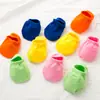 Meias de bebê 20 novas de primavera e verão acessórios de boneca boneca meias de barco infantis com antiderrapante dispensando meias de chão para bebês e crianças pequenas