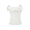 Camiseta feminina Pure Desire Style com modelagem irregular ombro a ombro e mangas curtas, ideal para o verão. Blusa fina para usar como camada base ou sobreposição.