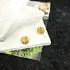 Pendientes de concha de moda transfronterizos, estilo europeo y americano, populares en Internet, de acero inoxidable bañado en oro de 18 quilates, pendientes personalizados de alta gama para mujer, venta al por mayor