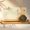 Ornamento de Mesa Cultural e Criativo Estilo Chinês Cidade Proibida Presentes Publicitários de Madeira Calendário do Ano do Cavalo Calendário de Mesa Personalizado de Ferro e Madeira Sólida
